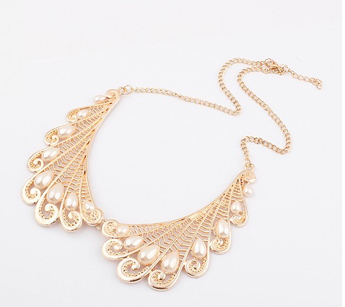 Gold Hollow Out Metal Pearls Peacock Feather Wing Pendant Collar Chunky Necklace